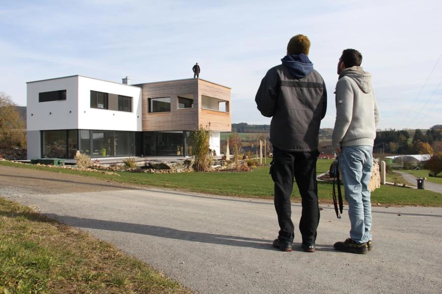 Filmemacher David Ferstl und Drohnenpilot Michael Kirschner während des Drehs