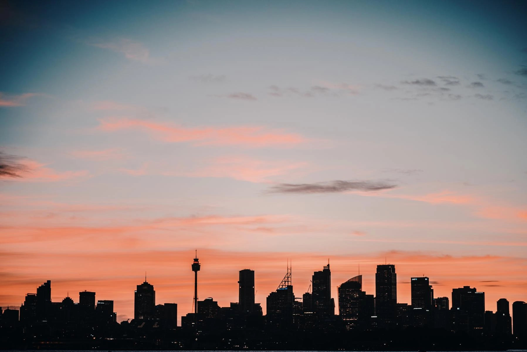 Brennender Himmel über der Skyline von Sydney