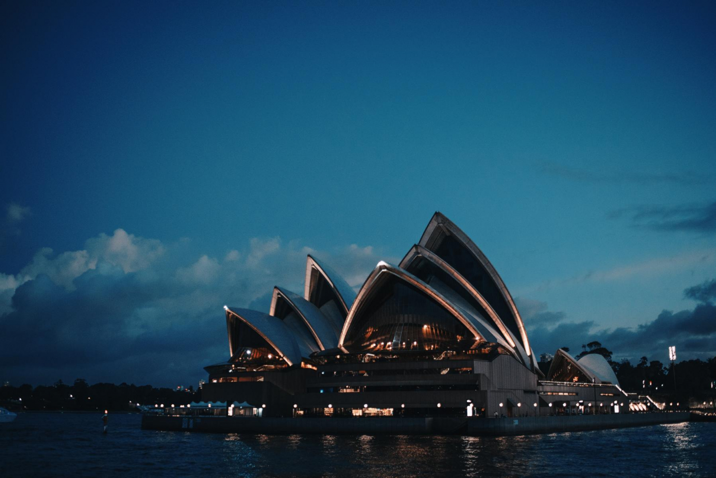 Das Opernhaus Sydney kurz vor Sonnenuntergang